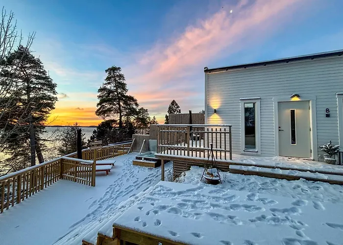 Lakefront Spa Villa With Hot Tub And Private Dock